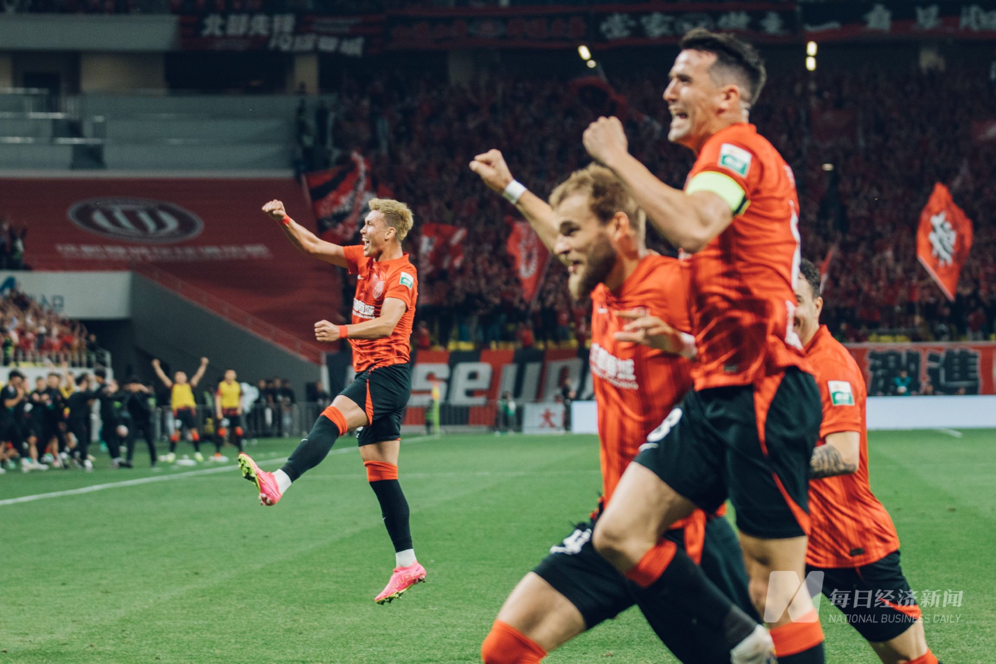 球队势如破竹，在比赛中取得连胜