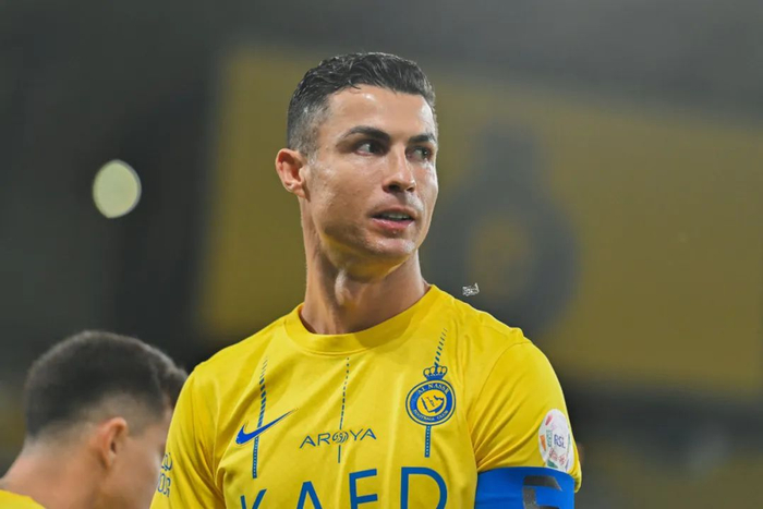 包含波兰绝杀摩洛哥，C罗完成帽子戏法的词条